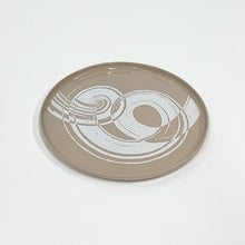 Load image into Gallery viewer, Serpentine Plate in Beige
